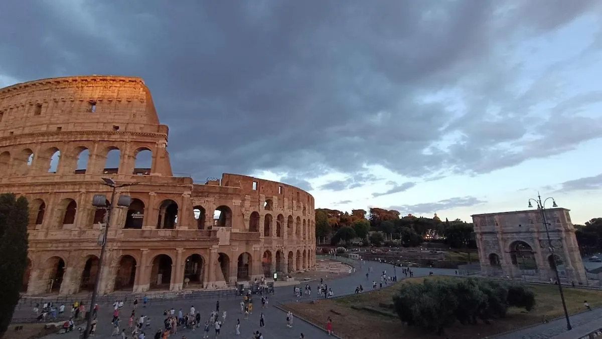 From Andrea Apartment To The Colosseum 0*, روما إيطاليا