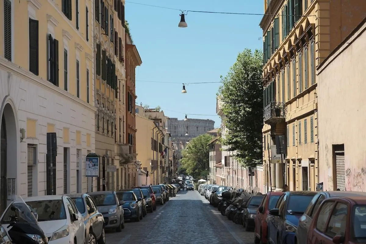 From Andrea Apartment To The Colosseum